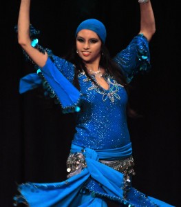 Modela tu silueta con la danza árabe y danza Bollywood